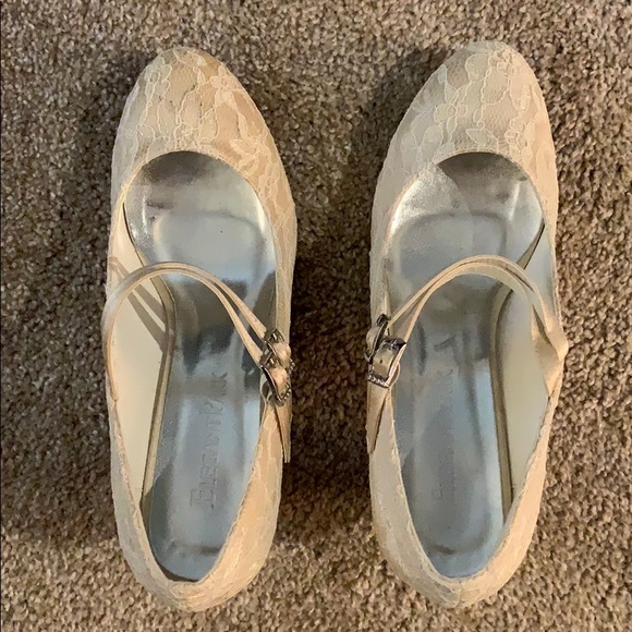 Lace Wedding Shoes😍 - Picture 4 of 6